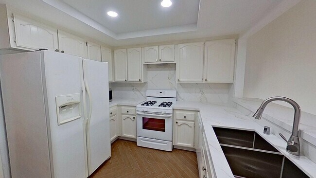 Building Photo - 27 Columbus