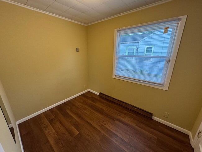 Building Photo - 3 Bed, 1 Bath in South Bend IN. ACCEPTING ...