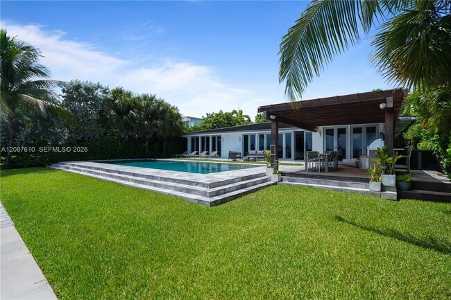 Building Photo - 9301 N Bayshore Dr
