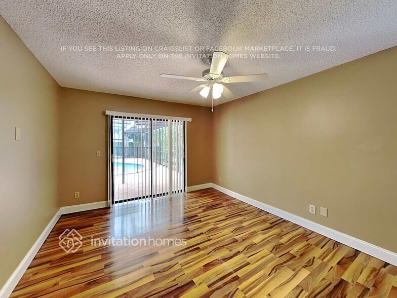 Building Photo - 3040 Oak View Dr