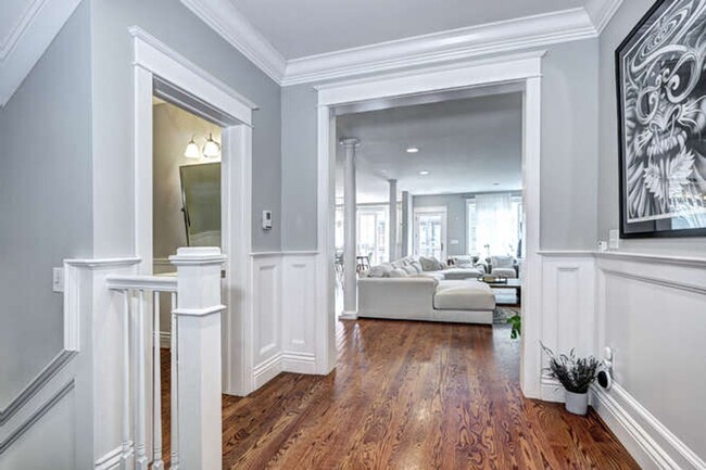 Building Photo - Beautiful Luxury Home Available in Boulder