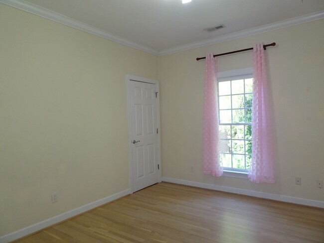 Building Photo - 4 Bedroom 3.5 bathroom Rental Home in Ford...