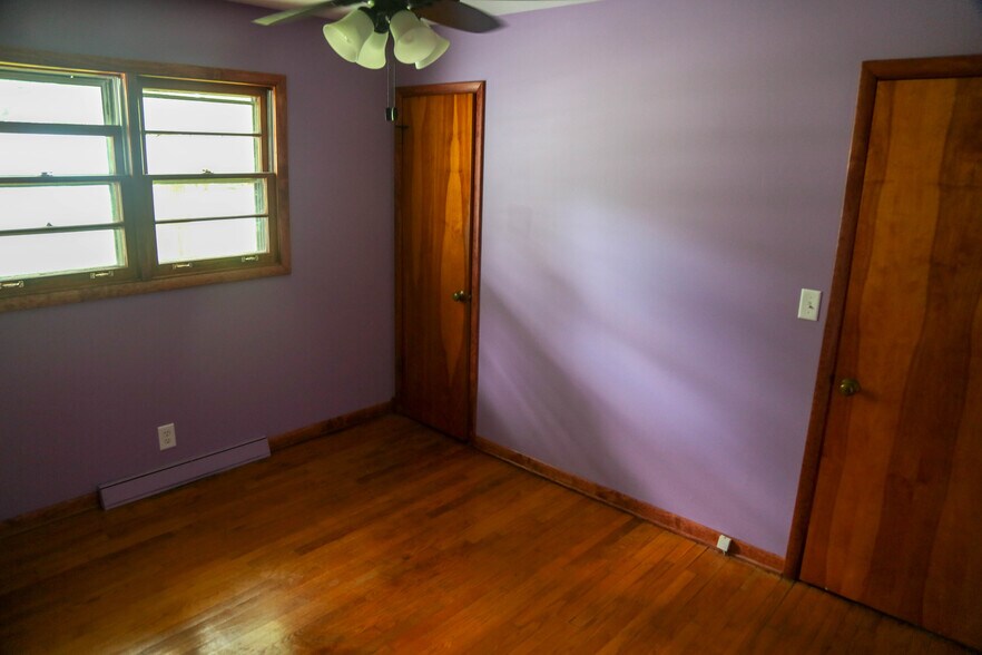 Building Photo - 631 Elm St