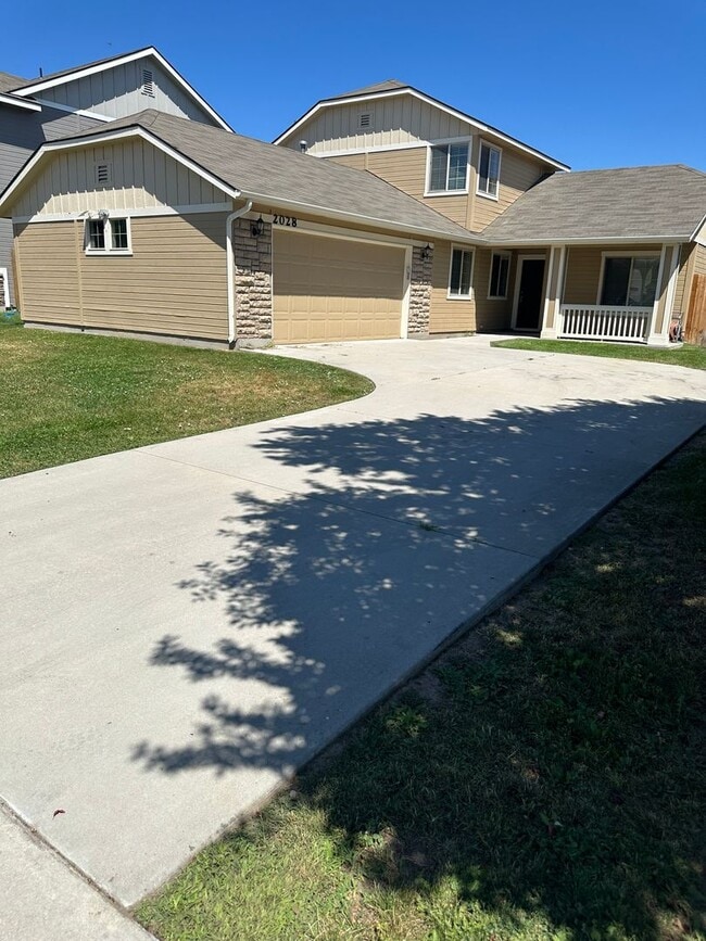 Building Photo - $1,895.00 / Ready Now this 4 bedroom home ...