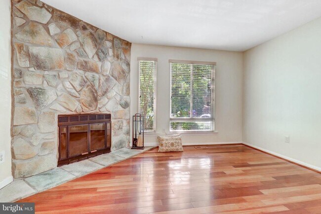 Building Photo - 5707 Waters Edge Landing Court