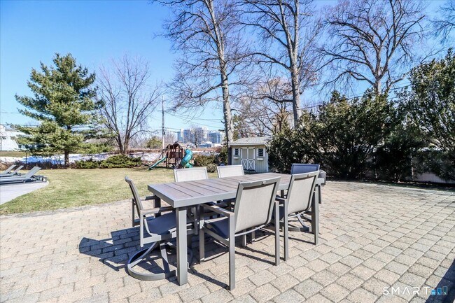 Building Photo - 58 Davenport Dr