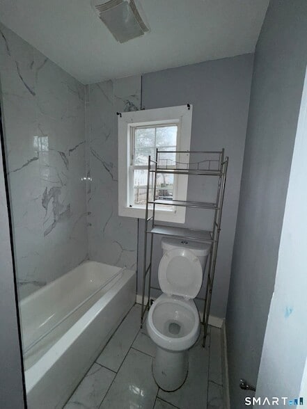 Building Photo - 154 Frank St