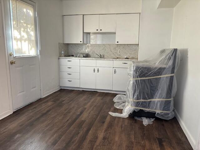 Building Photo - 403 Teak Ave