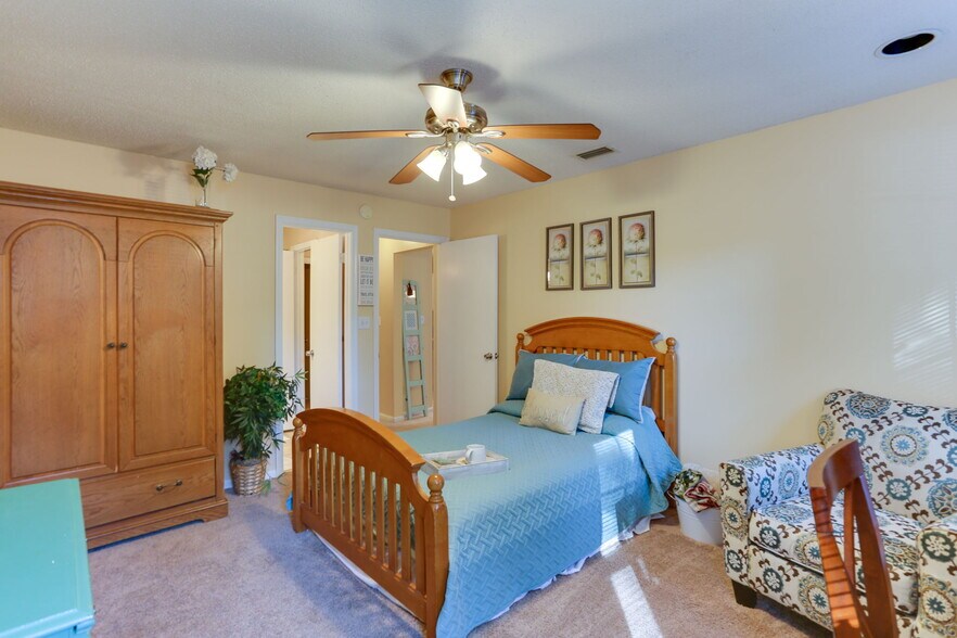 Building Photo - 422 Lees Mill Dr