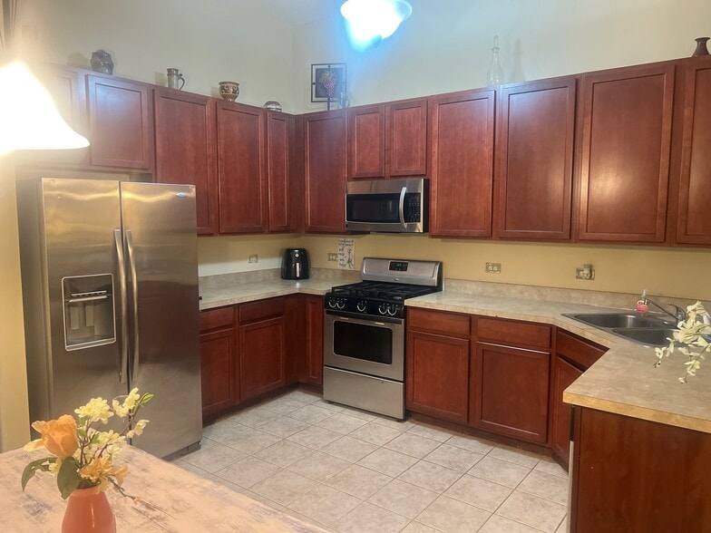 Building Photo - 659 Arbor Cir