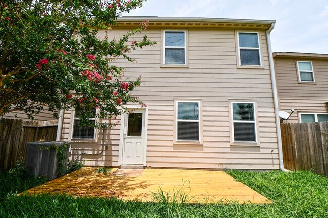 Building Photo - 10909 Panther Ct