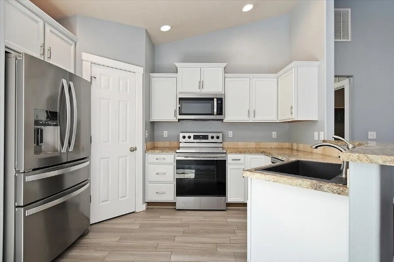 Building Photo - 2114 N Rosedust Dr