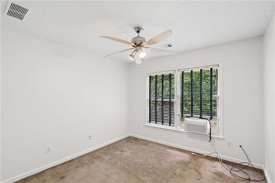 Building Photo - 6285 Barwick Ln