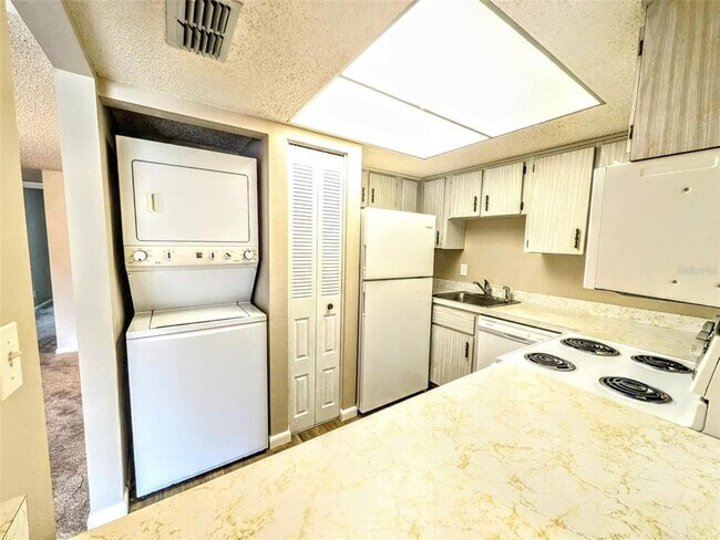 Building Photo - 743 Midway Dr