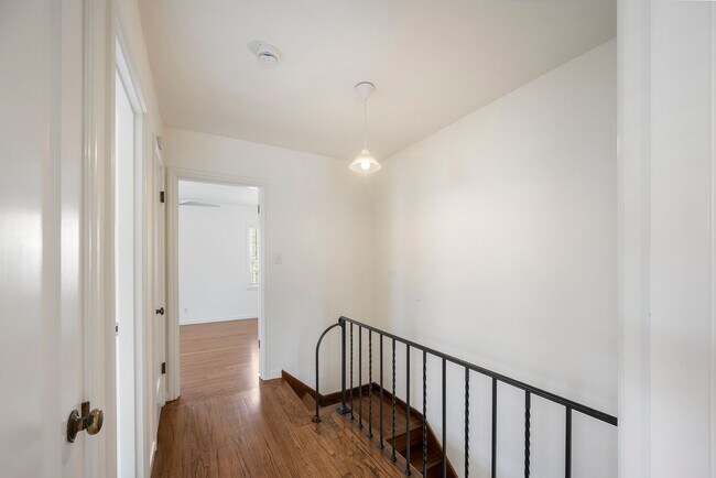Building Photo - North Berkeley 2 Bedroom Rare Finds!
