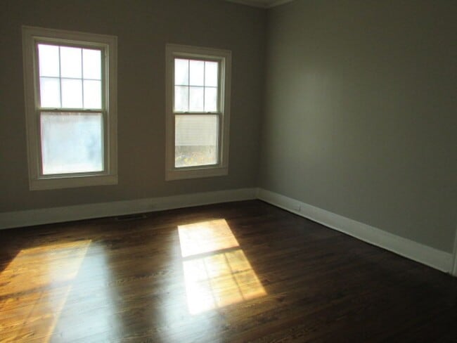 Building Photo - Charming Historic Home