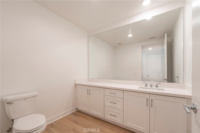 Building Photo - 3211 Rivington