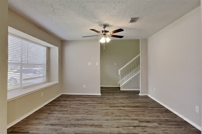 Building Photo - 2415 Pebbledowne Cir