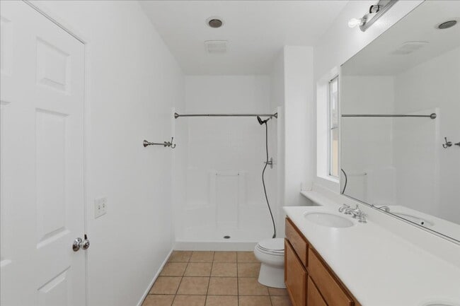 Building Photo - Prime Riverside Location Near La Sierra University + Community Amenities