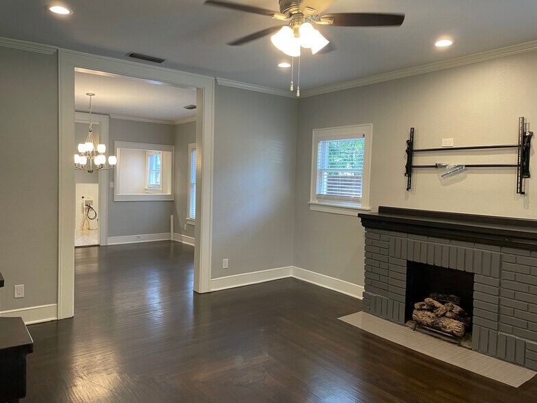 Building Photo - 834 Thomasson Dr