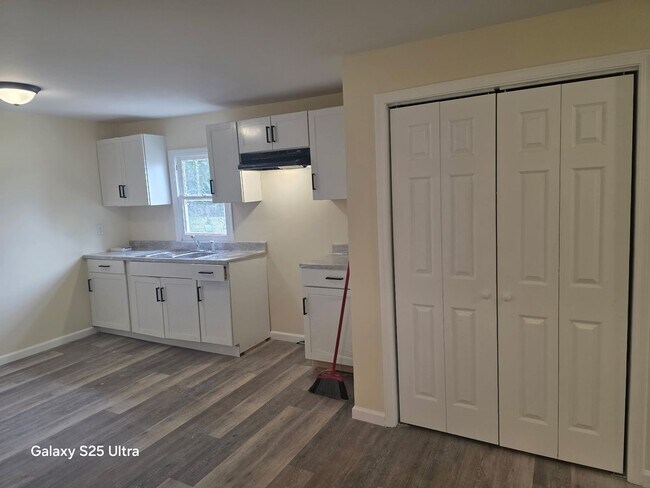 Building Photo - Single Family Home - Now available!