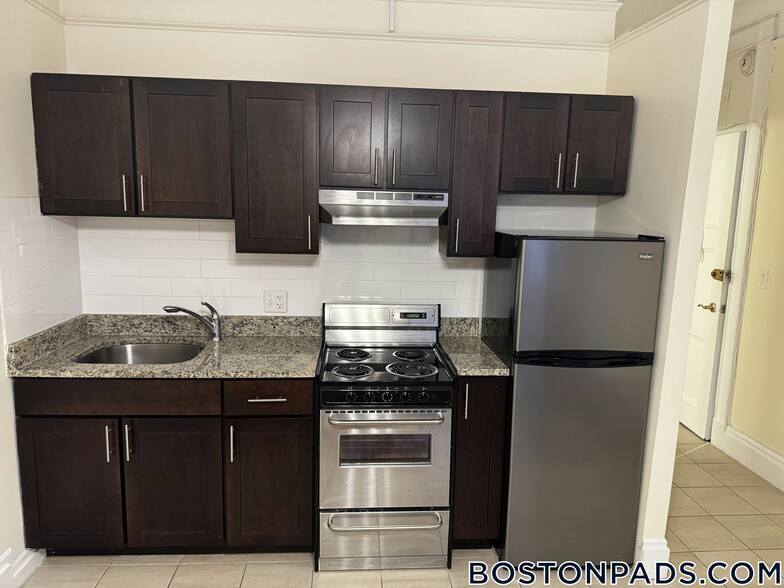 Building Photo - 62 Boylston St