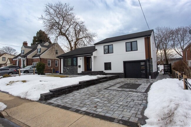 Building Photo - 712 Barnes Ave