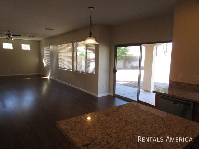 Building Photo - Desirable Rovey Farm Estates in Glendale l...