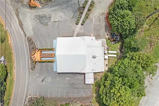 Building Photo - 1003 Beech Mountain Pkwy