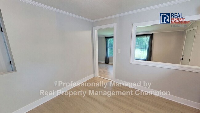 Building Photo - 1682 Blue Creek Rd