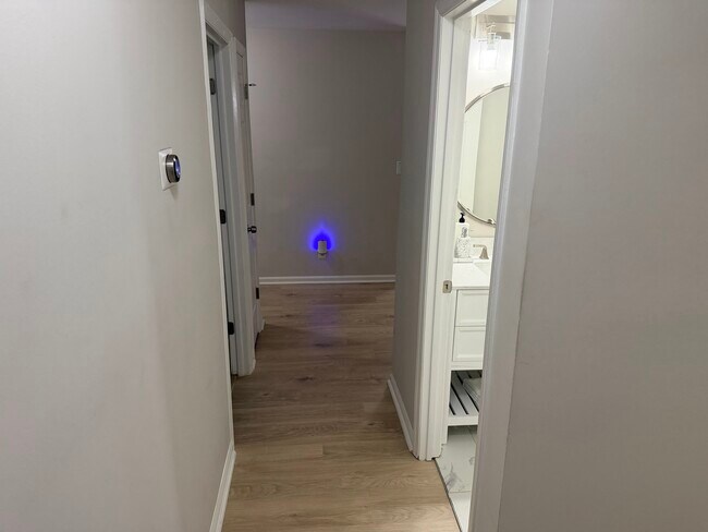 Building Photo - 808 Kendall Dr