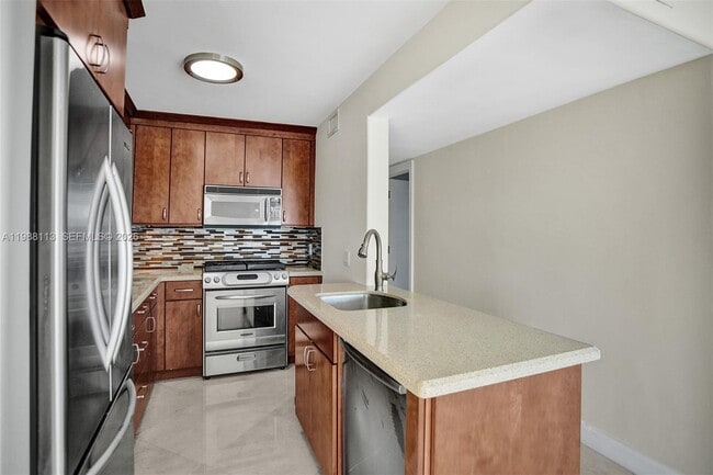 Building Photo - 2201 Brickell Ave