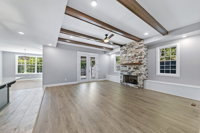 Building Photo - 601 Joyce Ave