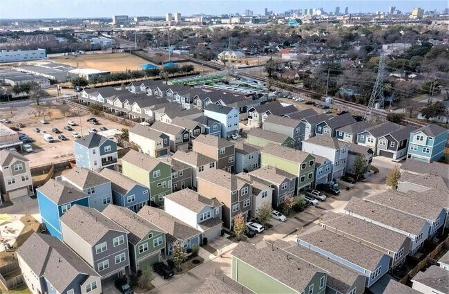 Building Photo - 5430 Camaguey St