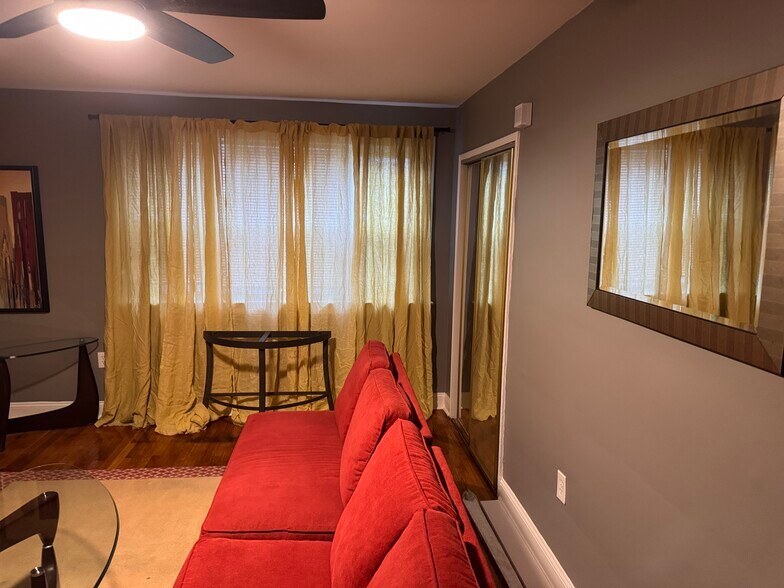 Building Photo - 1110 16th St NE