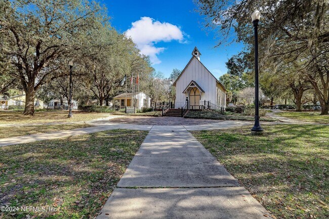 Building Photo - 1427 River Oaks Rd