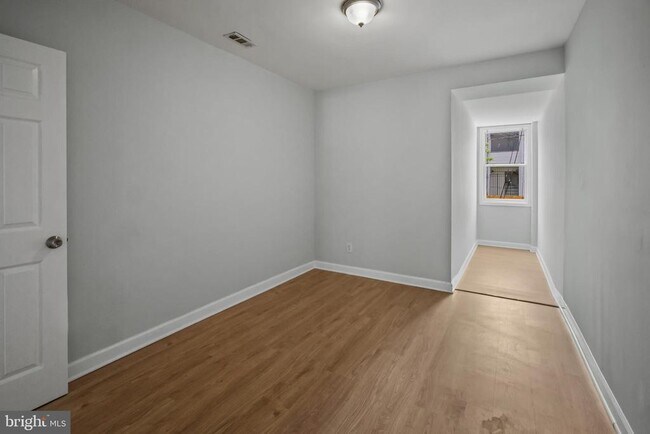 Building Photo - 182 36th St NE