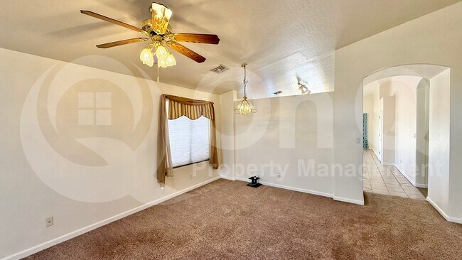 Building Photo - 417 E Cantebria Dr