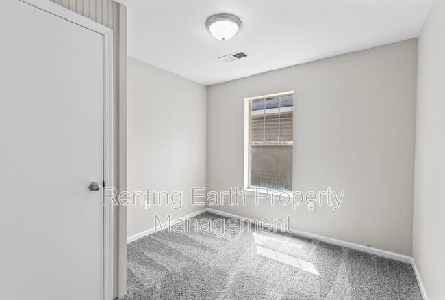 Building Photo - 725 3rd Ave N