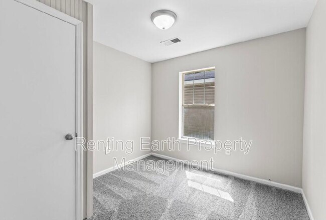 Building Photo - 725B 3rd Ave N