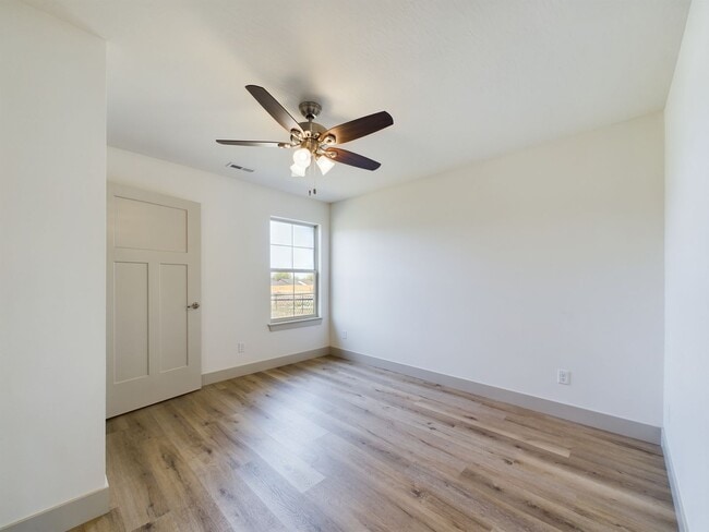 Building Photo - 3 Bed 2 Bath w/ Fence Built in 2022 Availa...