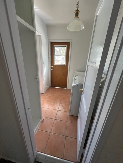 Building Photo - 10810 Camarillo St