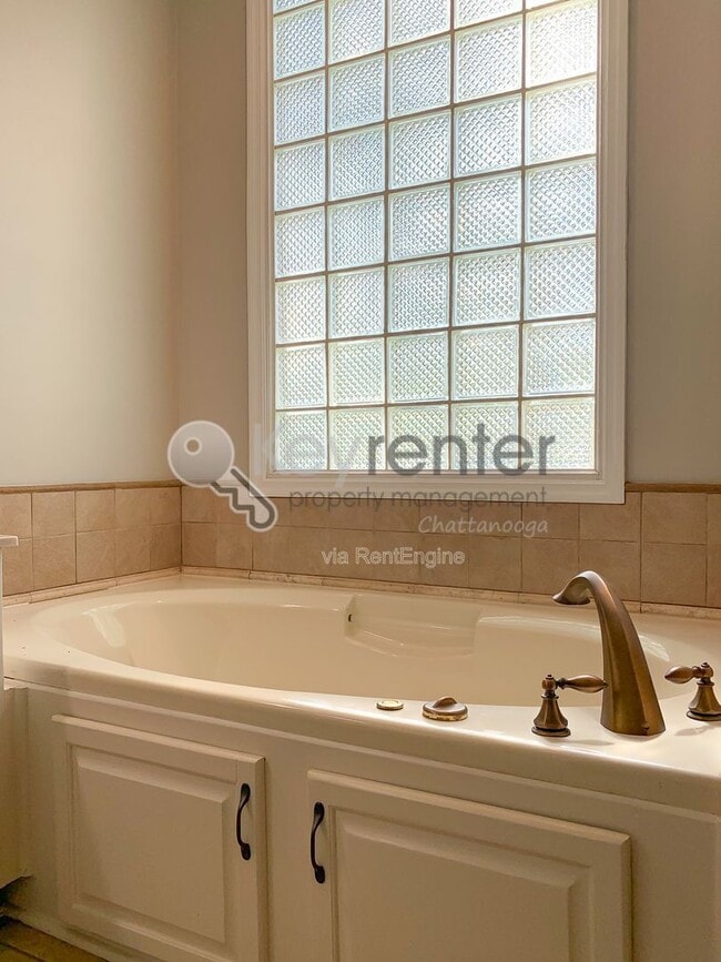Building Photo - 7716 Royal Harbour Cir