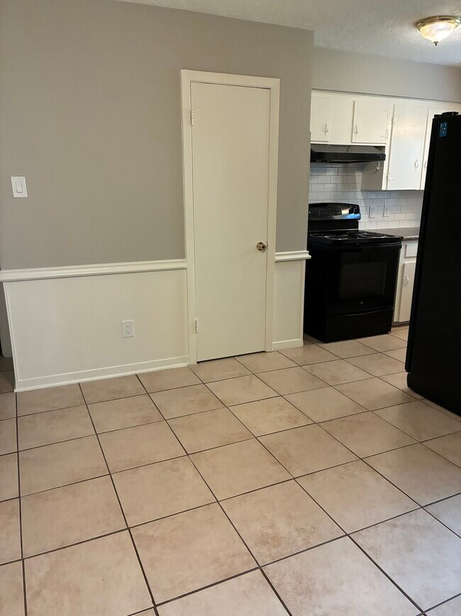 Building Photo - 7414 Marinette Dr