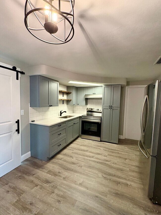 Building Photo - Fully Remodeled Beautiful Home with Bonus ...