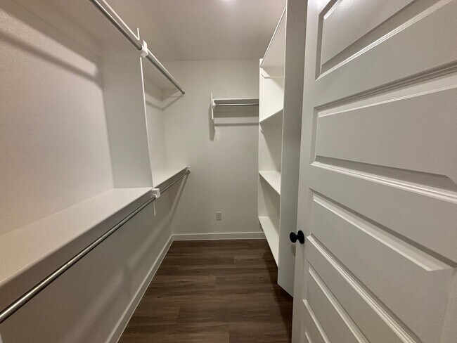 Building Photo - Pre leasing for July, Bell farms!