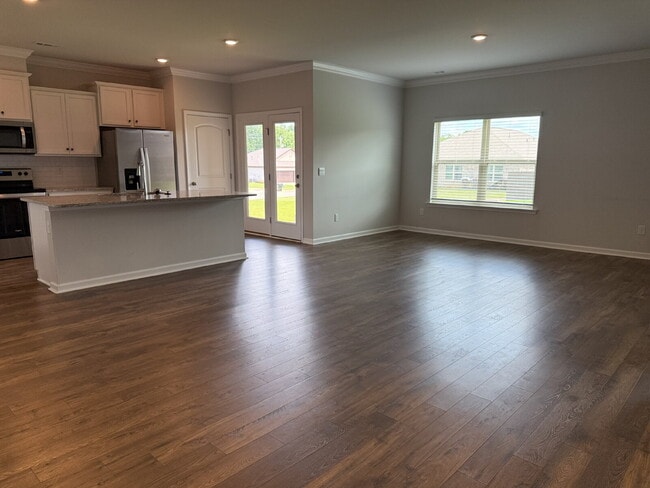 Building Photo - "Charming 3-Bedroom Retreat with Granite Elegance in Huntsville!"