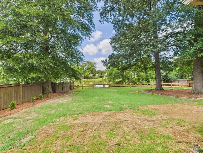 Building Photo - 205 Pebble Stone Pl