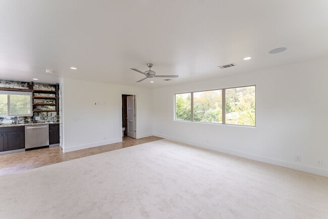 Building Photo - Gorgeous 4 bedroom, 5 bathroom House in Bouldin Creek!