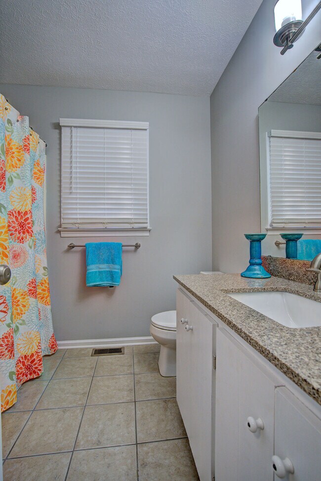 Building Photo - 180 Country Haven Dr